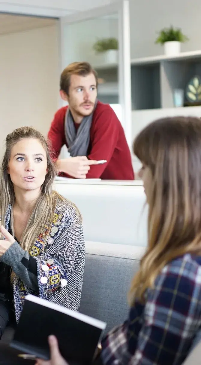 写真：ミーティング風景